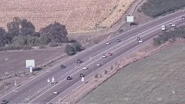 Кадри от въздуха: Хеликоптер следи за нарушители на пътя