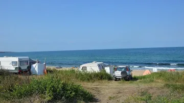 Забраняват опъването на палатки и хавлии върху дюни