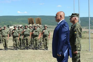 Премиерът иска военните проекти да са ефикасни и съвместими с НАТО