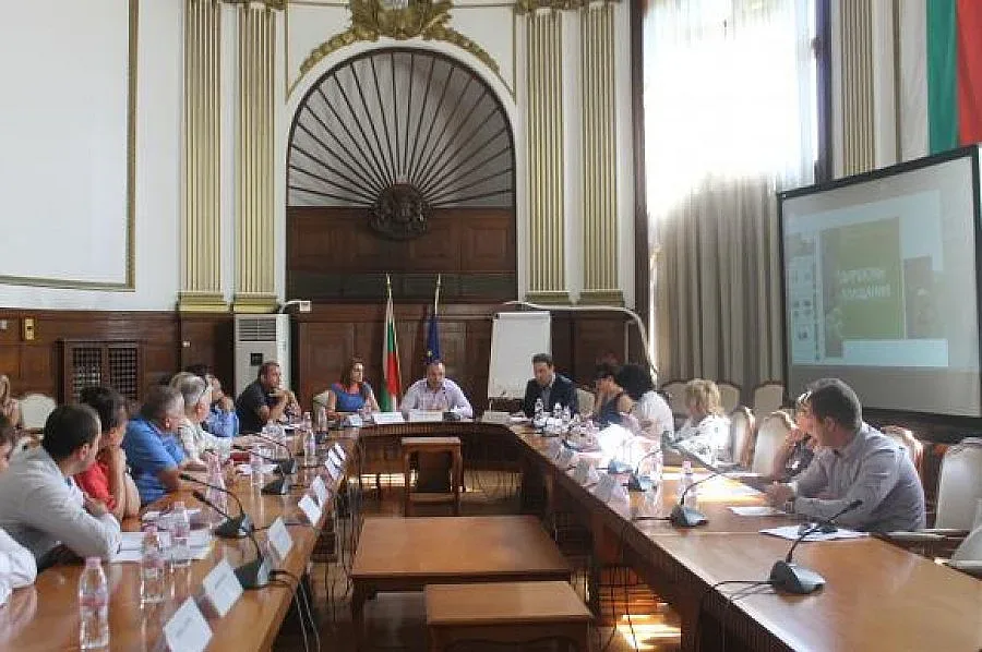 Земеделски експерти тръгват по оранжериите