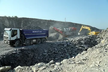 Десетки милиони са щетите по пътищата от дъждове и свлачища