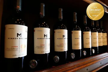 БРАТЯ МИНКОВИ КЮВЕ ОЦЕНЕНО С НЕВЕРОЯТНИТЕ 95 ТОЧКИ И ЗЛАТЕН МЕДАЛ НА „DECANTER” 