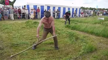 Проведе се ежегодното 12-часово състезание с косачки за трева