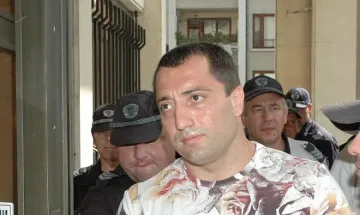 Партийната свита на Очите