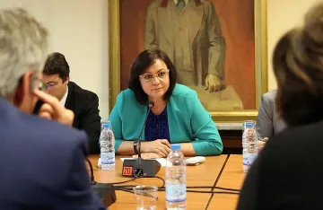 Нинова: Бенчо Бенчев незабавно трябва да освободи всички постове