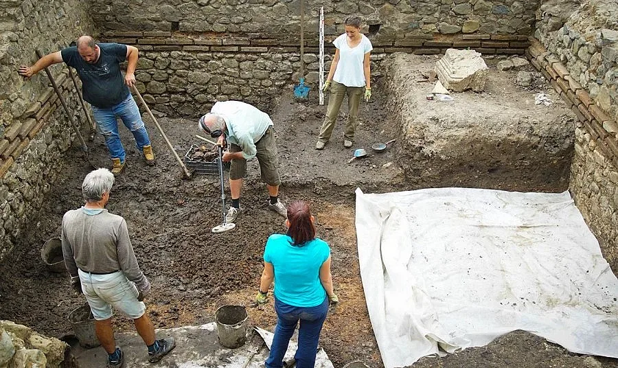 Фандъкова: На разкопките на пл. "Св. Неделя" е намерено злато 