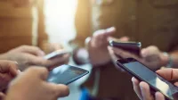 Решено! Откога забраняват телефоните в училище