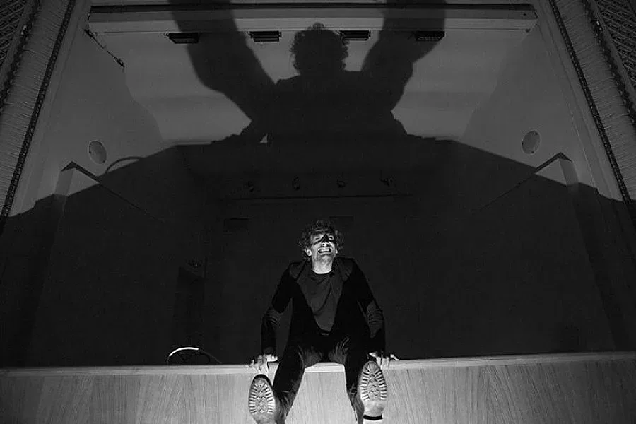  ПРИКАЗКА ЗА СЯНКАТА - разказ