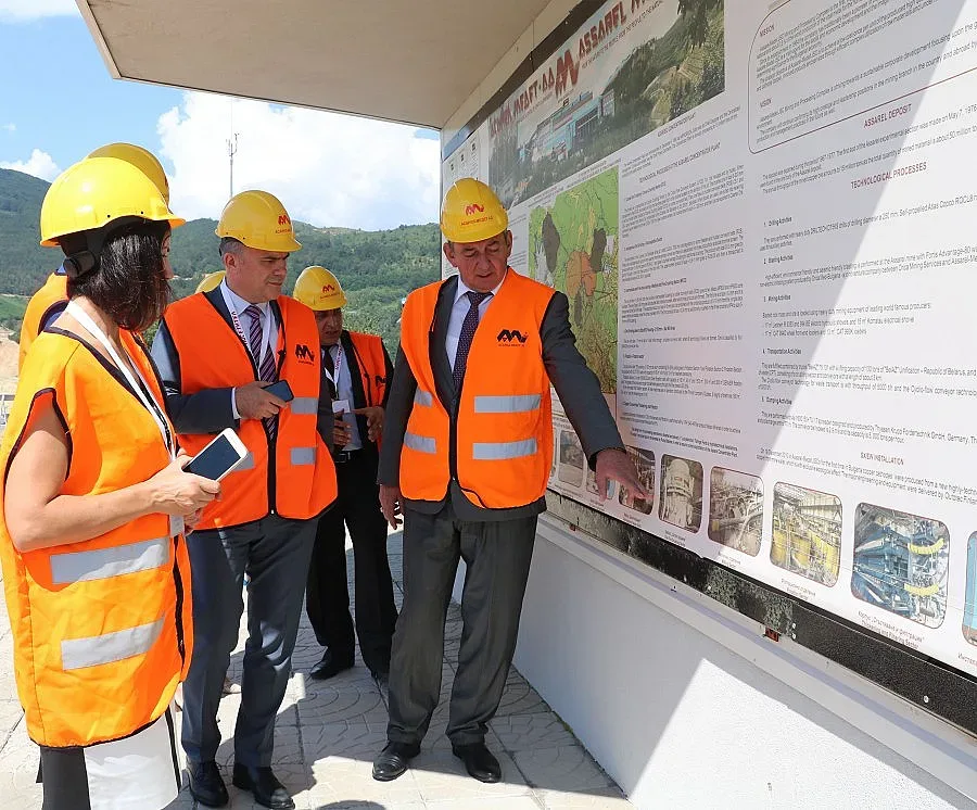 Министър впечатлен от заплатите в "Асарел Медет"