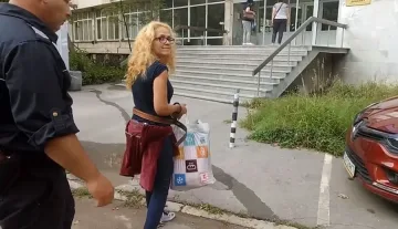 Десислава Иванчева влезе в болница закопчана с белезници