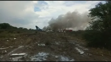 Самолет се разби след излитане в Мексико