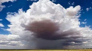 С облаци и краткотрайни валежи си отива последният юлски ден