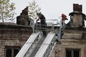 Пожарът в Царските конюшни започнал от горе и тръгнал надолу