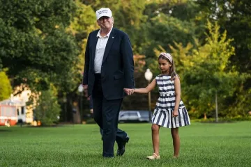 Щастлив дядо и сладка внучка: Тръмп сияе в компанията на малката Арабела 