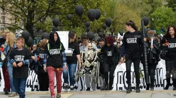 Майките на деца с увреждания от цялата страна излизат на протест пред парламента