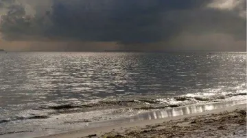 Слънце през облаци, после пак дъжд, пак гръмотевици, а може и градушка