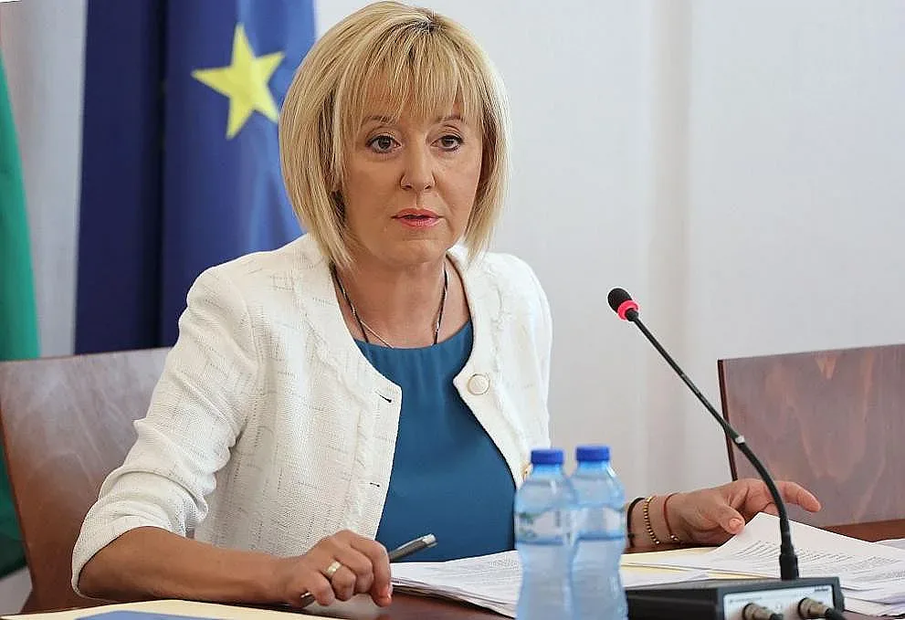 Мая Манолова влиза в битката за омбудсман