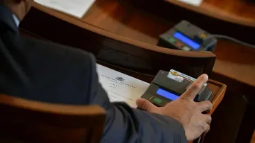 Депутатите ще гласуват на първо четене промени в Закона за пътищата