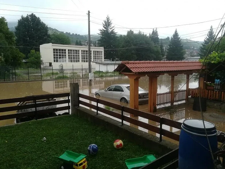 Проливни дъждове докараха бедствено положение на община Тетевен