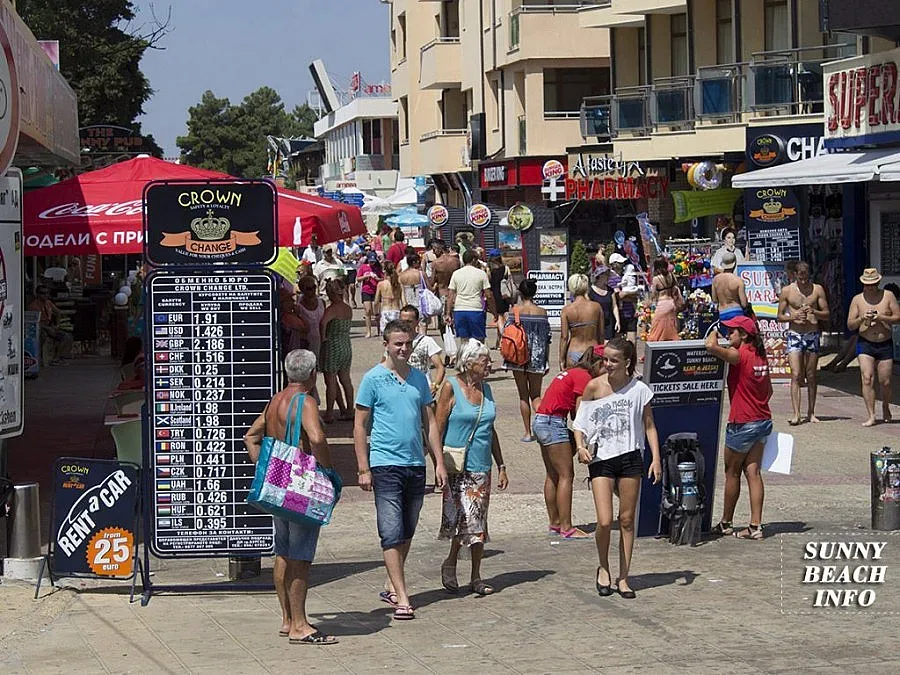 Полицаи от Чехия патрулират по улиците на Слънчев бряг
