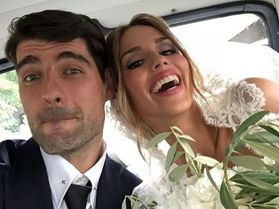 Ведран Чорлука се даде на певица