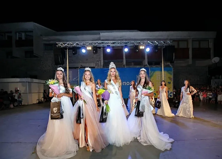 Бивша гимнастичка стана Мис Созопол пред 2000 души публика