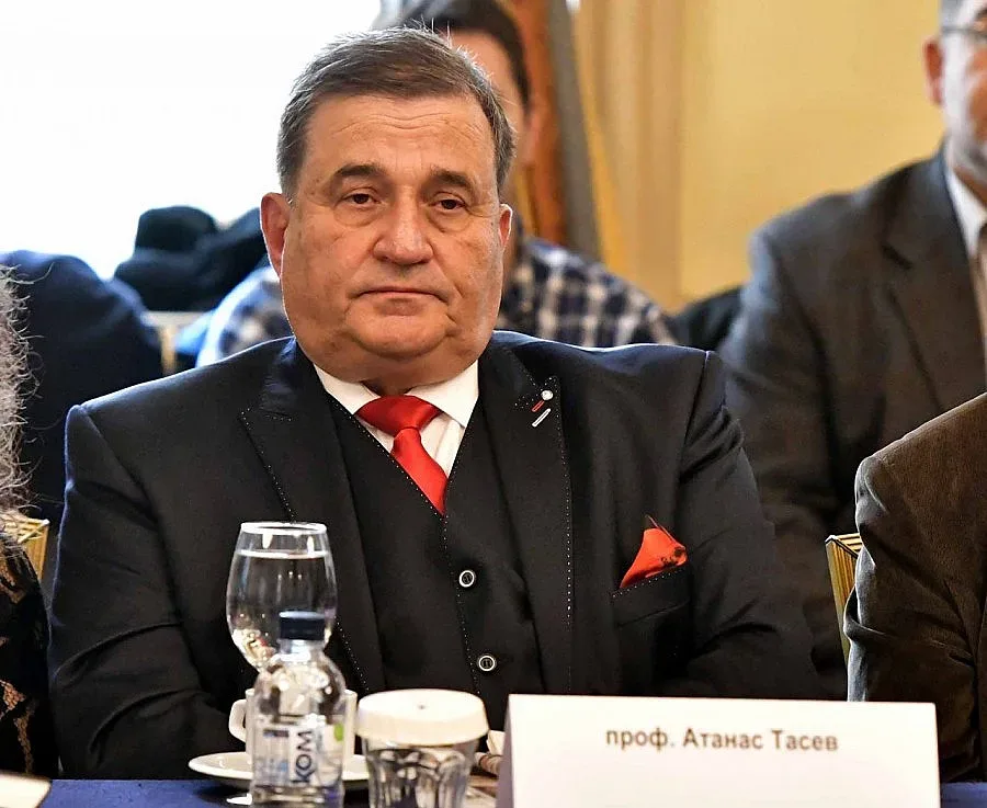 Решението на КЗК може да ни вкара в "Параграф 22"