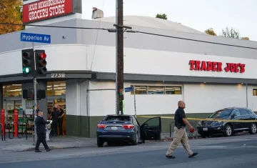 Въоръжен се барикадира в супермаркет в Лос Анджелис след семеен спор и стрелба