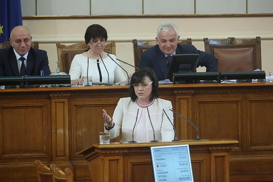 Кабинетът длъжен да не подписва за обратно приемане на мигранти