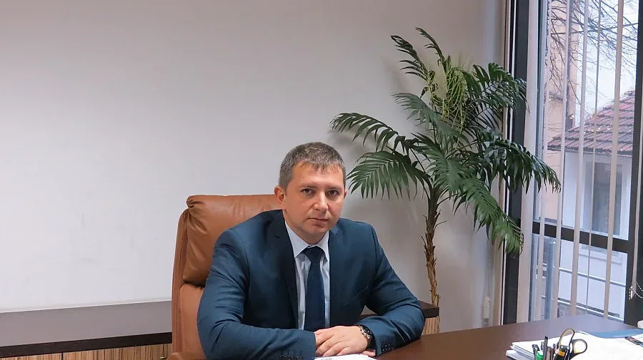 Пет причини дърпат надолу сивия сектор