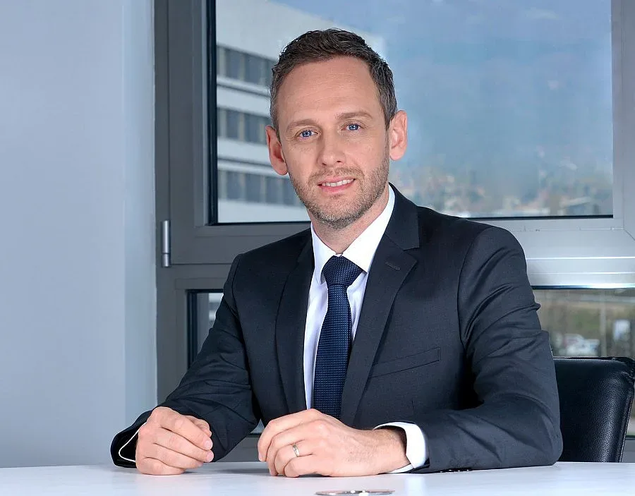 Хората стават по-спокойни, теглят по-големи кредити