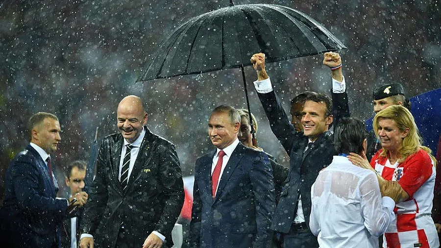 Футболът се върна у дома, уважаеми англичани