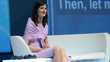 Мария Габриел: Фалшиви новини винаги ще съществуват