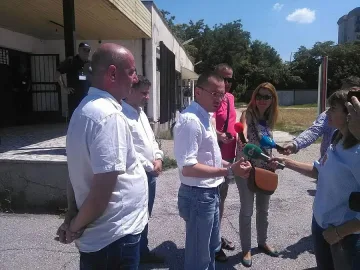 ВМРО настоява за закриване на центровете за мигранти у нас