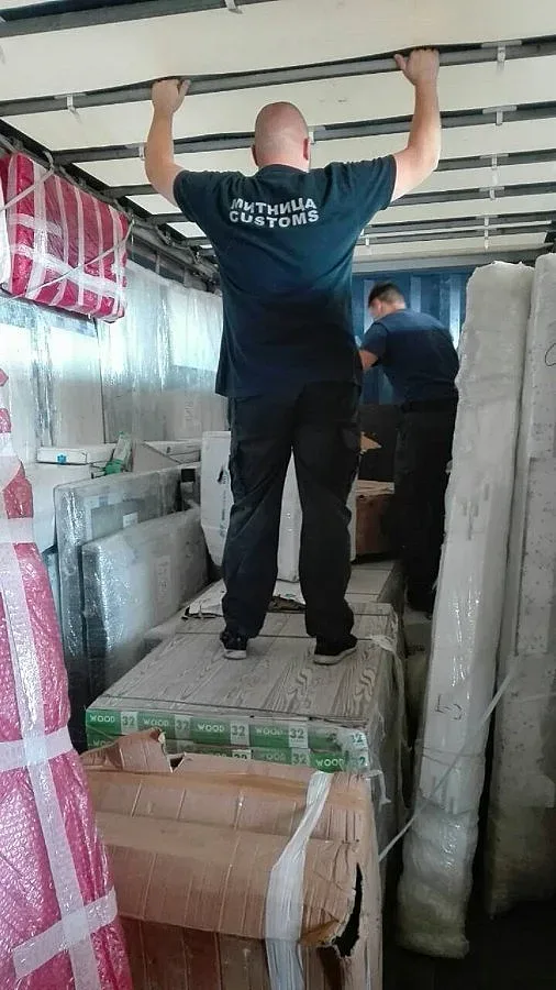 100 000 стоки-ментета хванати от митниците от началото на годината