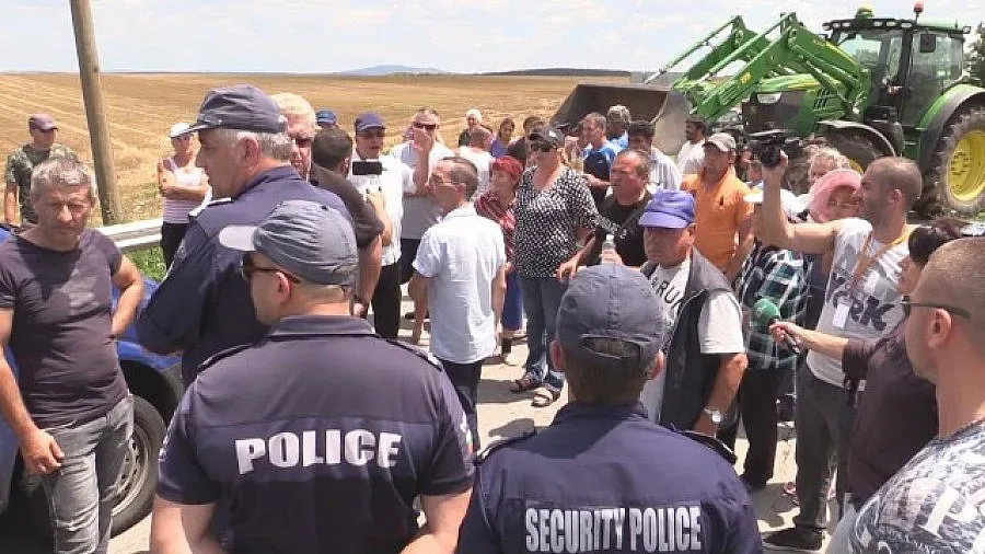 Изплащат обезщетенията за евтаназираните животни