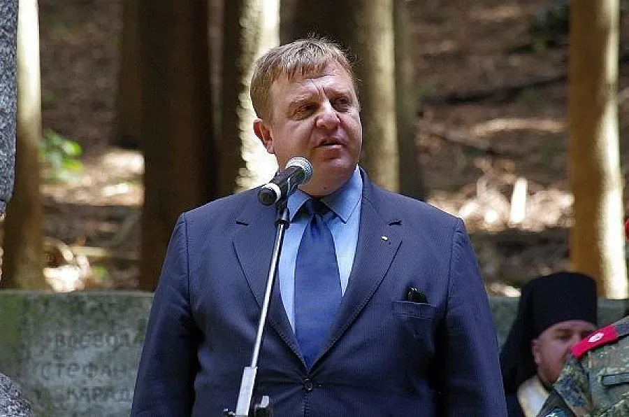 Каракачанов: Хаджи Димитър и Стефан Караджа положиха костите си, за да има България
