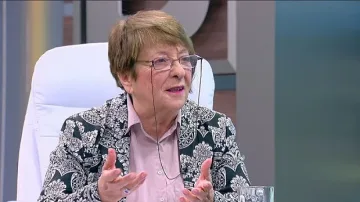 Мая Вапцарова сваля маските в „Арена"