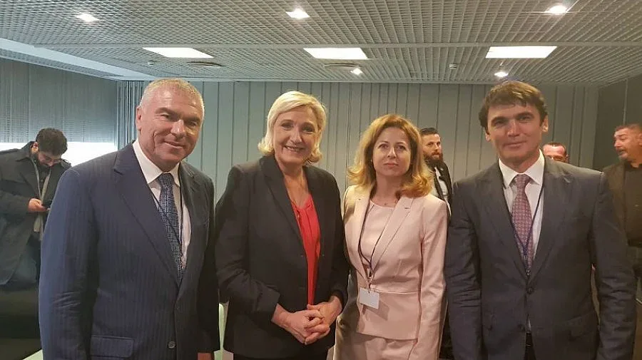 Марешки подкрепи Марин льо Пен срещу съда за спряно финансиране