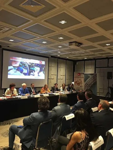 ДИСКУСИЯТА НА СТАНДАРТ: Велев: Делът на индустрията в БВП у нас е с 5% повече от средния за ЕС