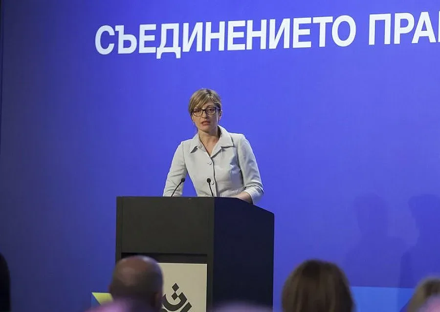 Вицепремиерът Захариева ще участва в срещата на върха на НАТО в Брюксел