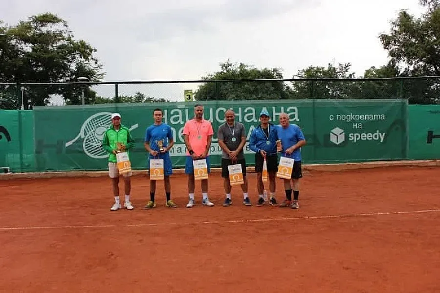 Тенис с дъждобрани в НТЛ