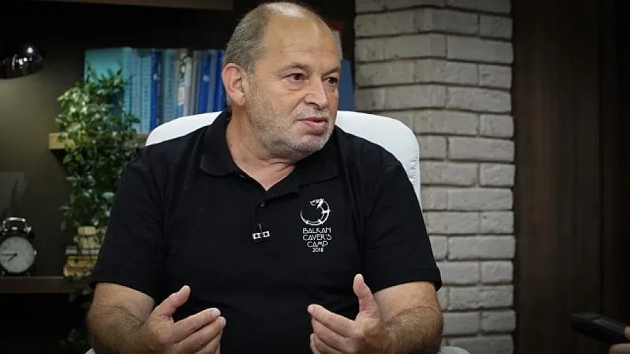 Експерт в пещерното спасяване: Студът и влагата са най-големият враг