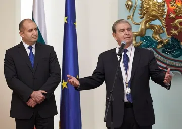 Президентът Радев награди Михаел Бар-Зоар с орден Стара планина
