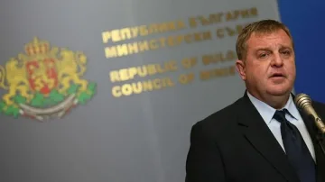 Каракачанов: Откъде накъде ще връщаме 45 хиляди мигранти в България