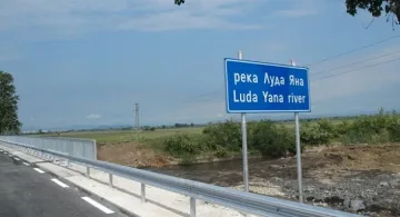 8-годишно момиче се удави в река, издирват сестричката му