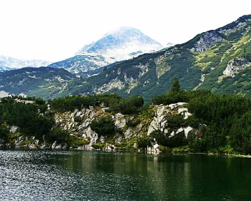 Забраниха риболова в 17 езера на парк „Пирин"