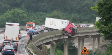 Две катастрофи край Мездра блокираха  Е79