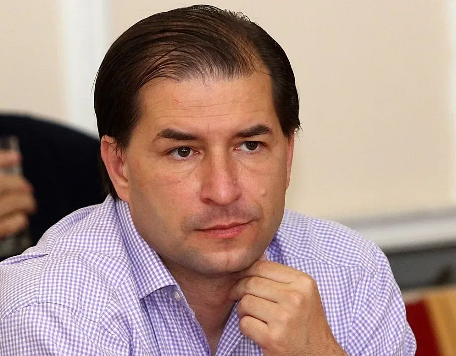 Овации от Европа и капани вътре