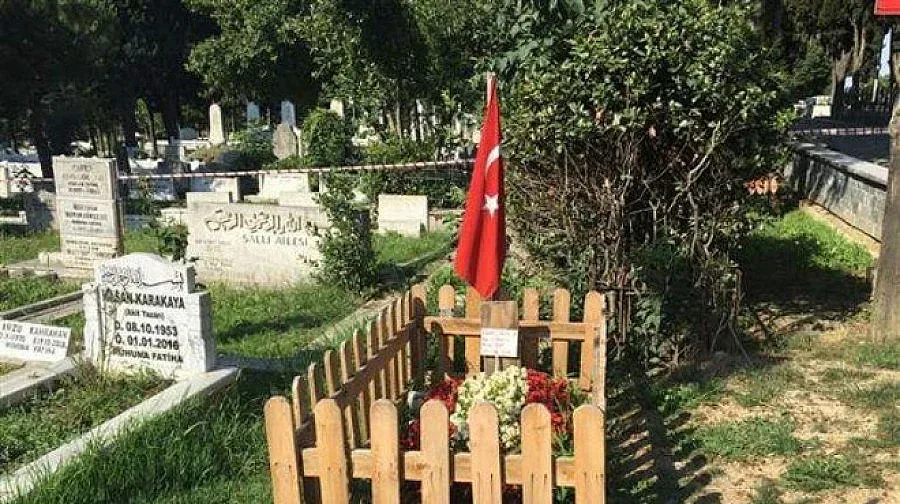 Отвориха гроба на Наим заради претенции за бащинство